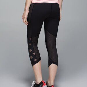 Lululemon Var-City Crop Black / Quiet Stripe Butter Pink Electric Coral Size 4